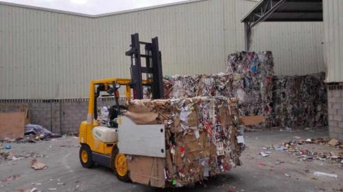 Bale Clamp Handling Broken Paper