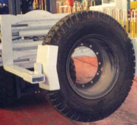 Zasuňte svorku na pneumatiku vidlice